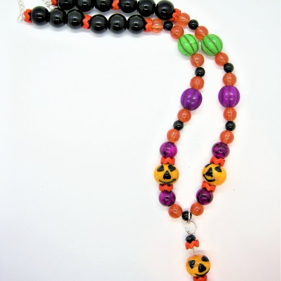 Pumpkins and pearls lampwork necklace - Picture 5 of 16
